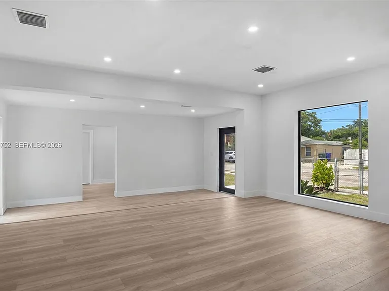 4746 NW 10th Ave — Photo 7