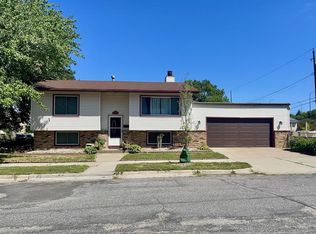 901 Summer St NE, Minneapolis, MN 55413