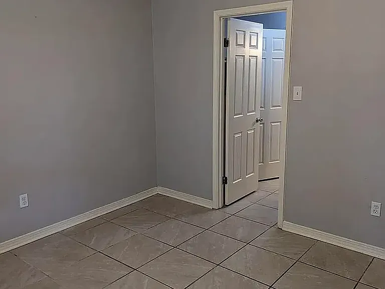 1318 Sharlo Ave — Photo 2