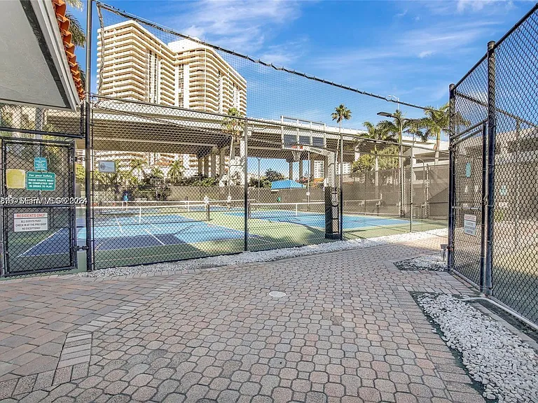3600 Mystic Pointe Dr #1111 — Photo 26