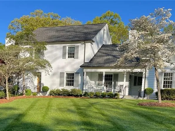 1004 E Willowbrook Dr, Burlington, NC 27215