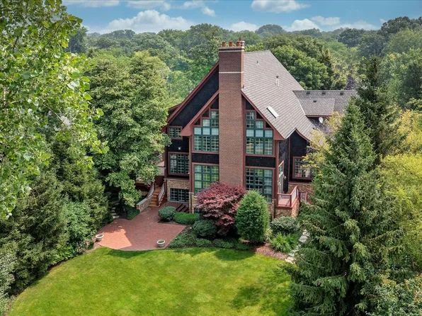 1108 Astor Pl, Glencoe, IL 60022