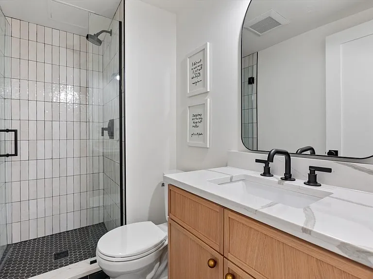 1640 N Bissell St — Photo 22