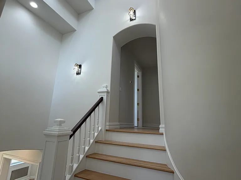 Sherwood Ave — Photo 18