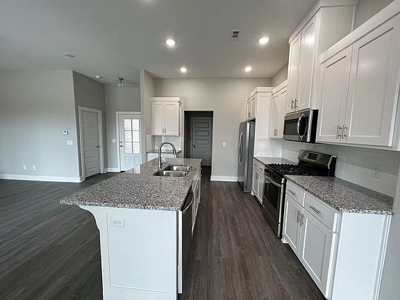 5th image of 1573 N Dawes St