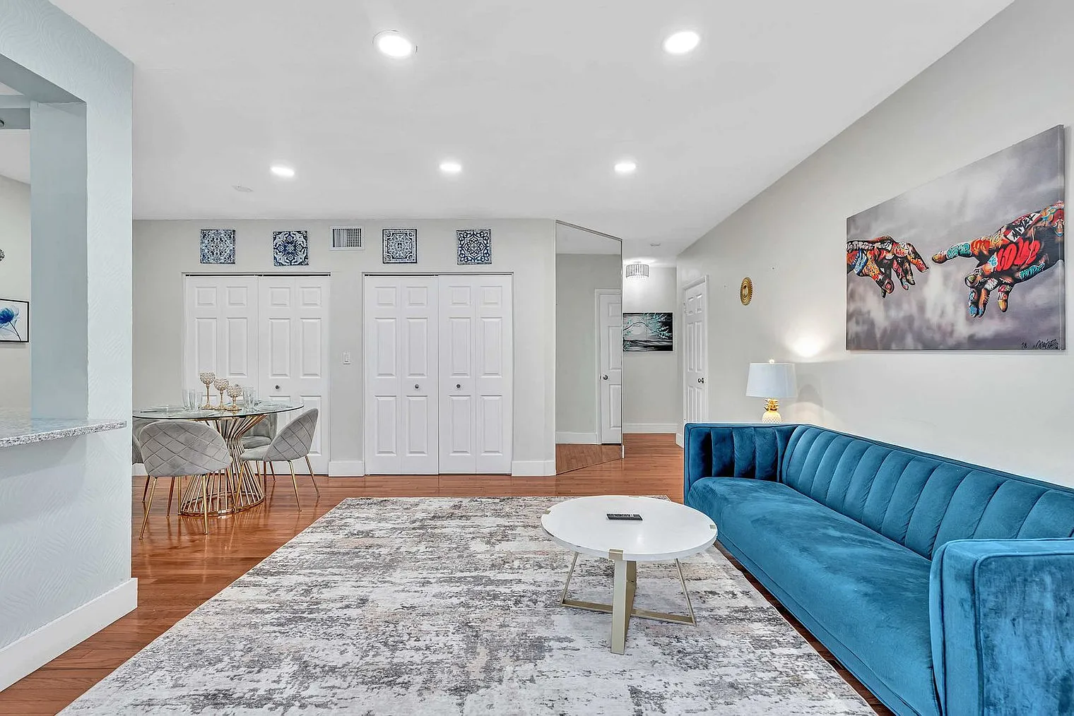 1 bed, 1.0 bath, 796 sqft, $4,608 — Photo 2