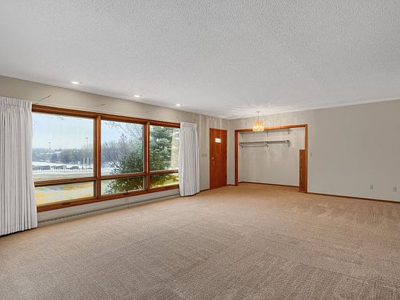 Living Room_01092023
