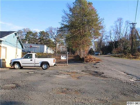 3rd image of 6851 W Wilkinson Blvd