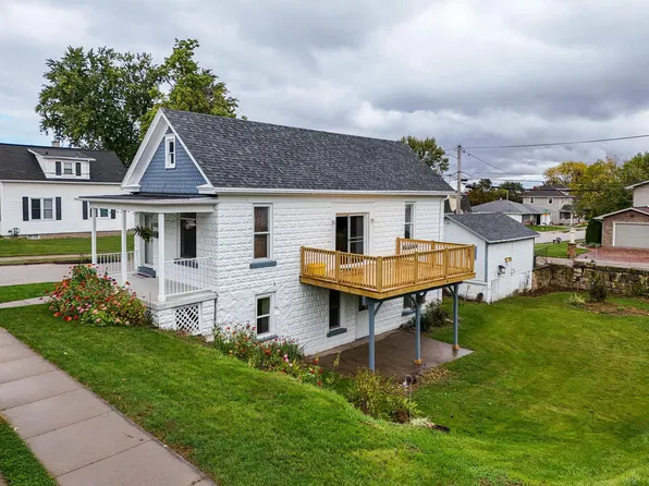 1694 Avoca St, Dubuque, IA 52001