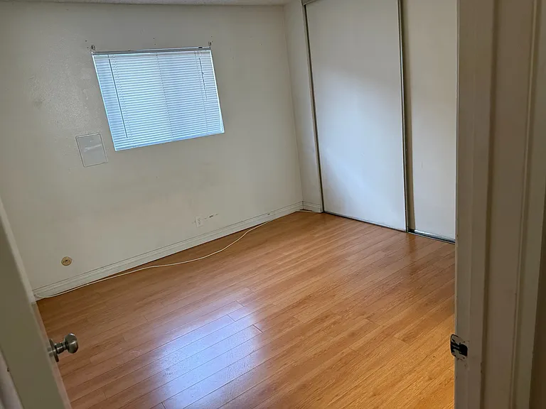 1620 Acacia — Photo 7