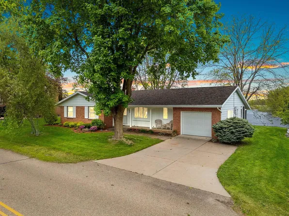 418 Wolf River Dr, Fremont, WI 54940