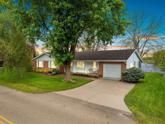 418 Wolf River Dr, Fremont, WI 54940