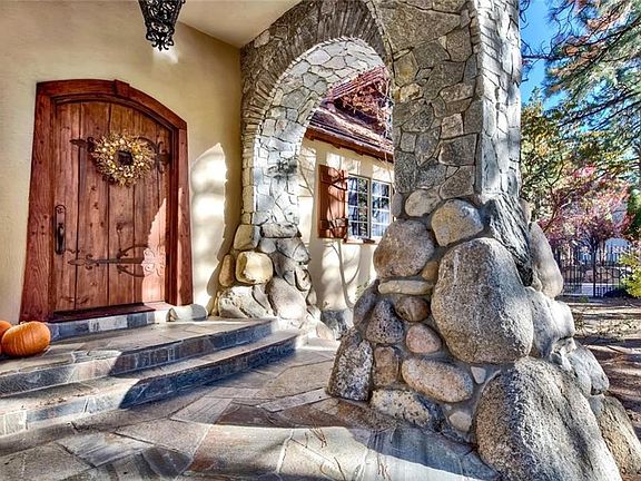 5th image of 885 Hill Ln