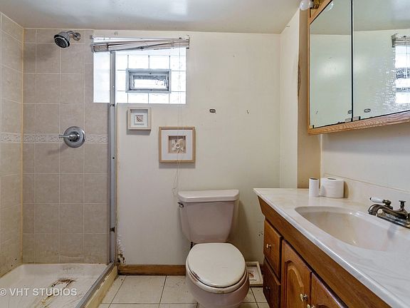 4th image of 5801 N Artesian Ave