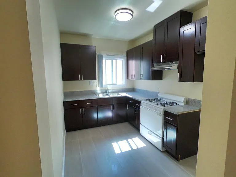 140 Carr Dr #7 — Photo 13