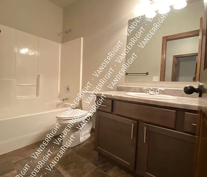 1704 S Foss Ave — Photo 12