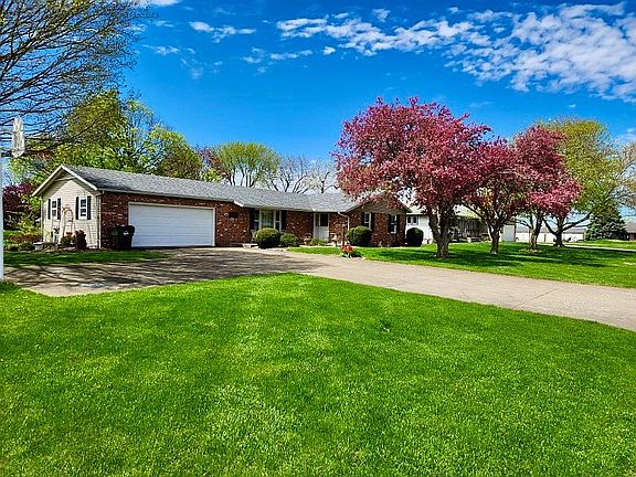 2nd image of 33 Rosewood Dr