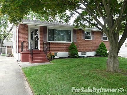Front of house
						:
						View from driveway