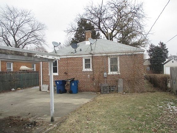 3rd image of 3620 Rose St