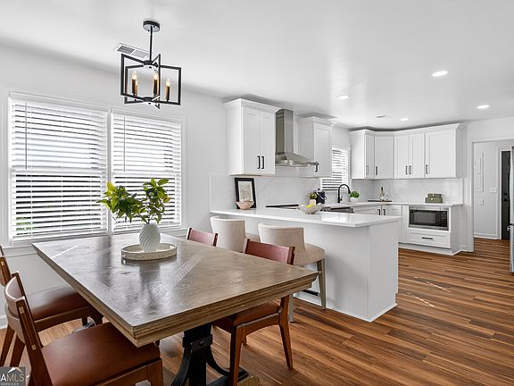 3rd image of 260 Chimney Springs Rd