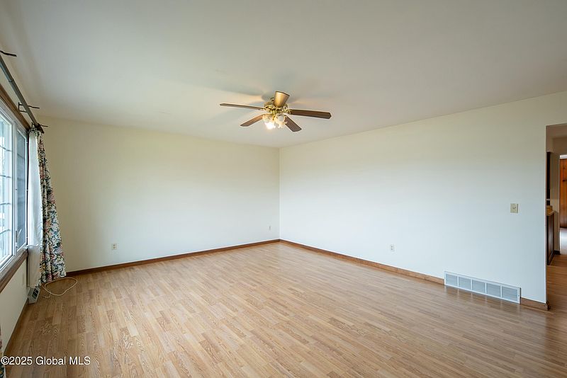 4th image of 24 Miller Road