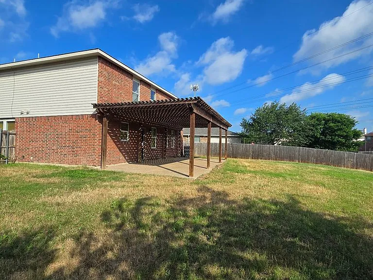 5049 Mosaic Dr — Photo 4