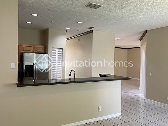 5th image of 684 Stanton Dr