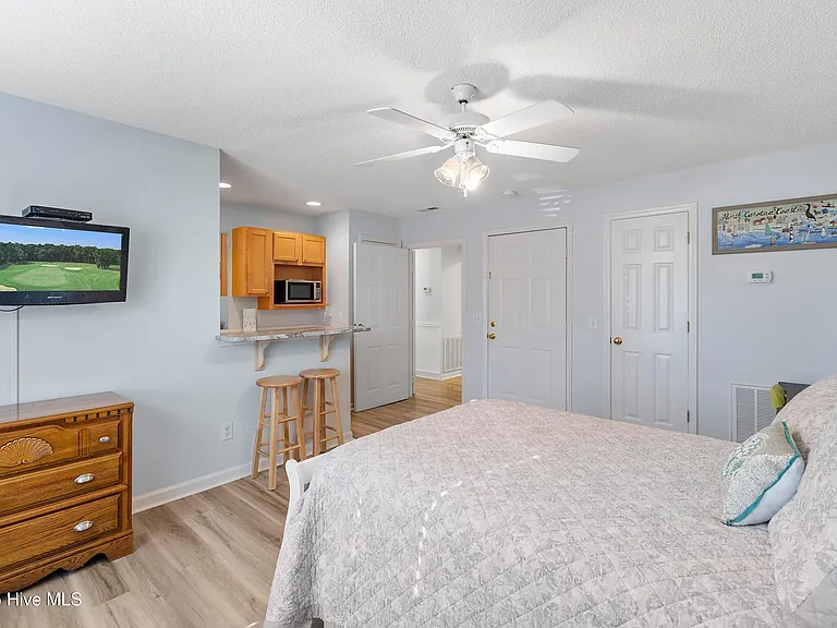 3350 Club Villas Dr #101 — Photo 7
