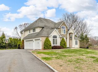 70 E Hook Rd, Hopewell Junction, NY 12533