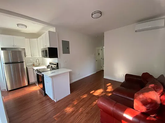 Rented by Premier Metro Realty Corp | media 14