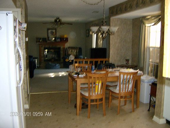 Breakfast Nook & Living Rm