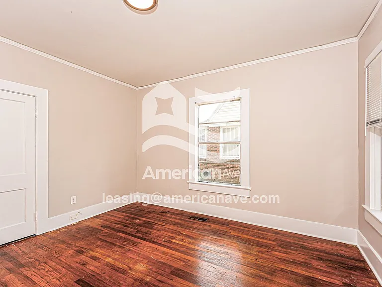 1443306_014_bedroom_14.jpg