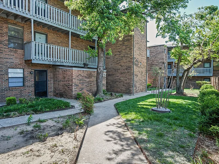 Meridian Place Apartments — Photo 25