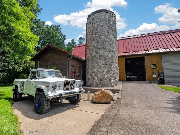 3486 W Drahner Rd, Oxford, MI 48371