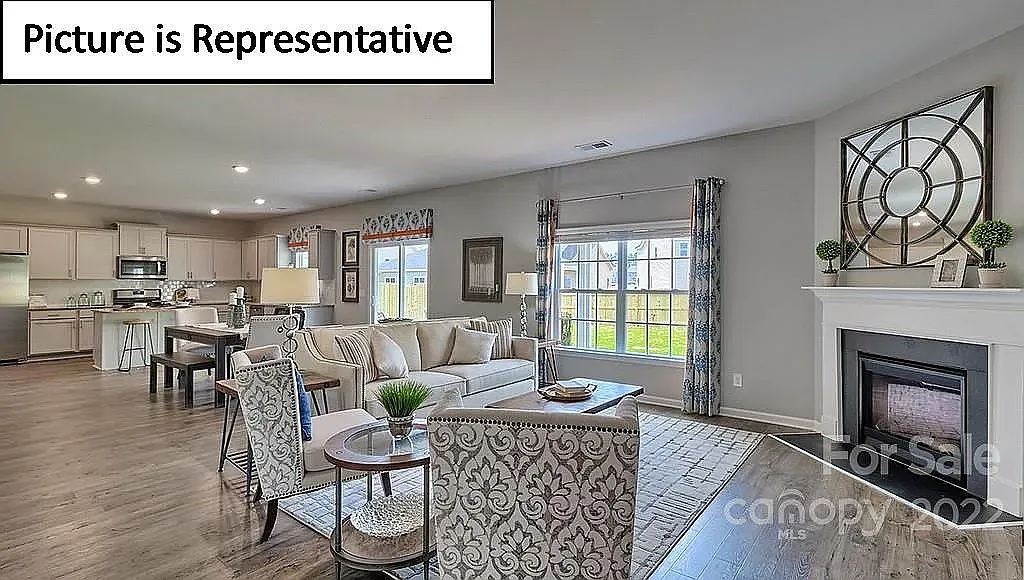 Austin Estates Dr, Charlotte — Photo 3
