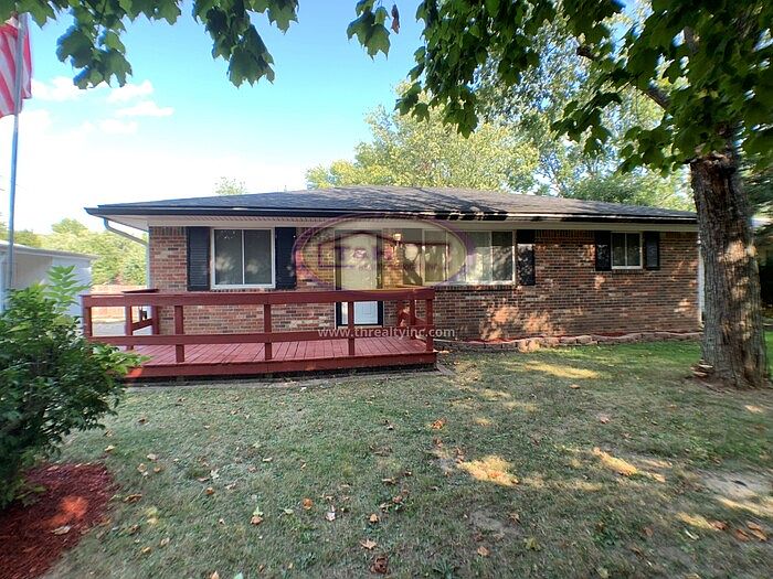 1st image of 733 Laurel Ln