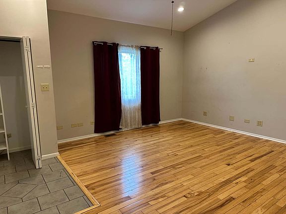 3rd image of 1201 E Chestnut St
