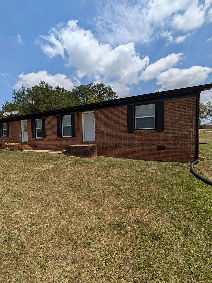 2 bed, 1.0 bath, $1,025 — Photo 1