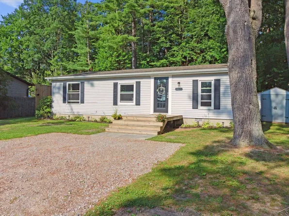 3611 N Sadler Dr, Sanford, MI 48657