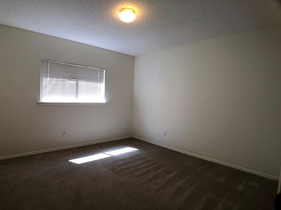 4th image of 1808 Carriage Club Dr