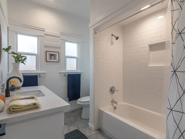 7319 S Hobart Blvd — Photo 33