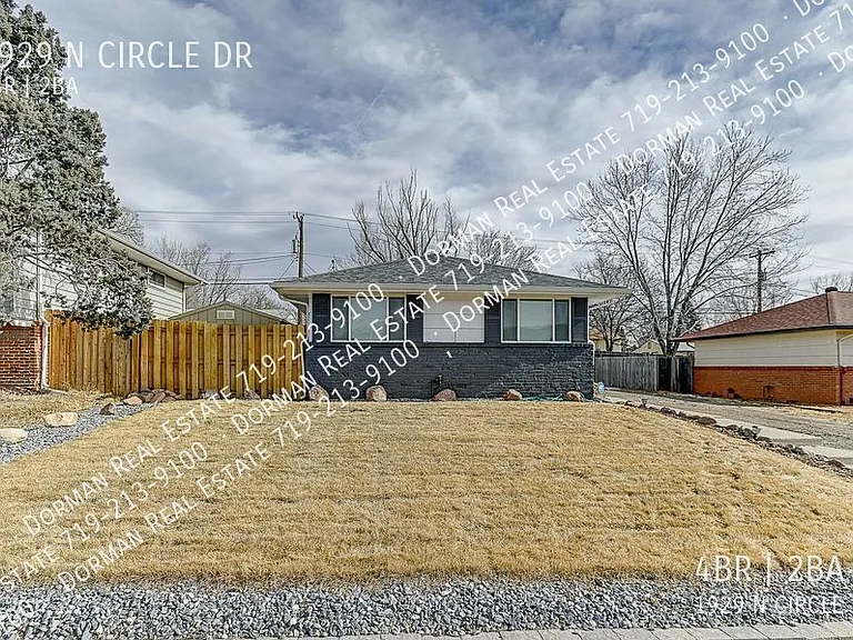 1929 N Circle Dr — Photo 2