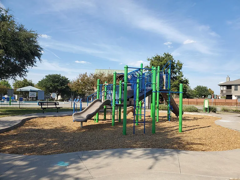 945 Cypress Ml — Photo 22