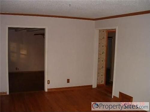 4th image of 11120 W 70th St