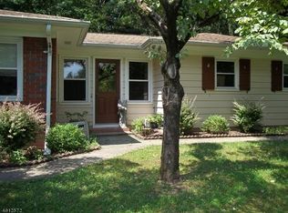 19 Valley View Dr, Flemington, NJ 08822