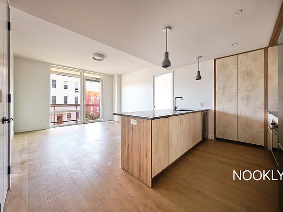3rd image of 828 Metropolitan Ave #4R