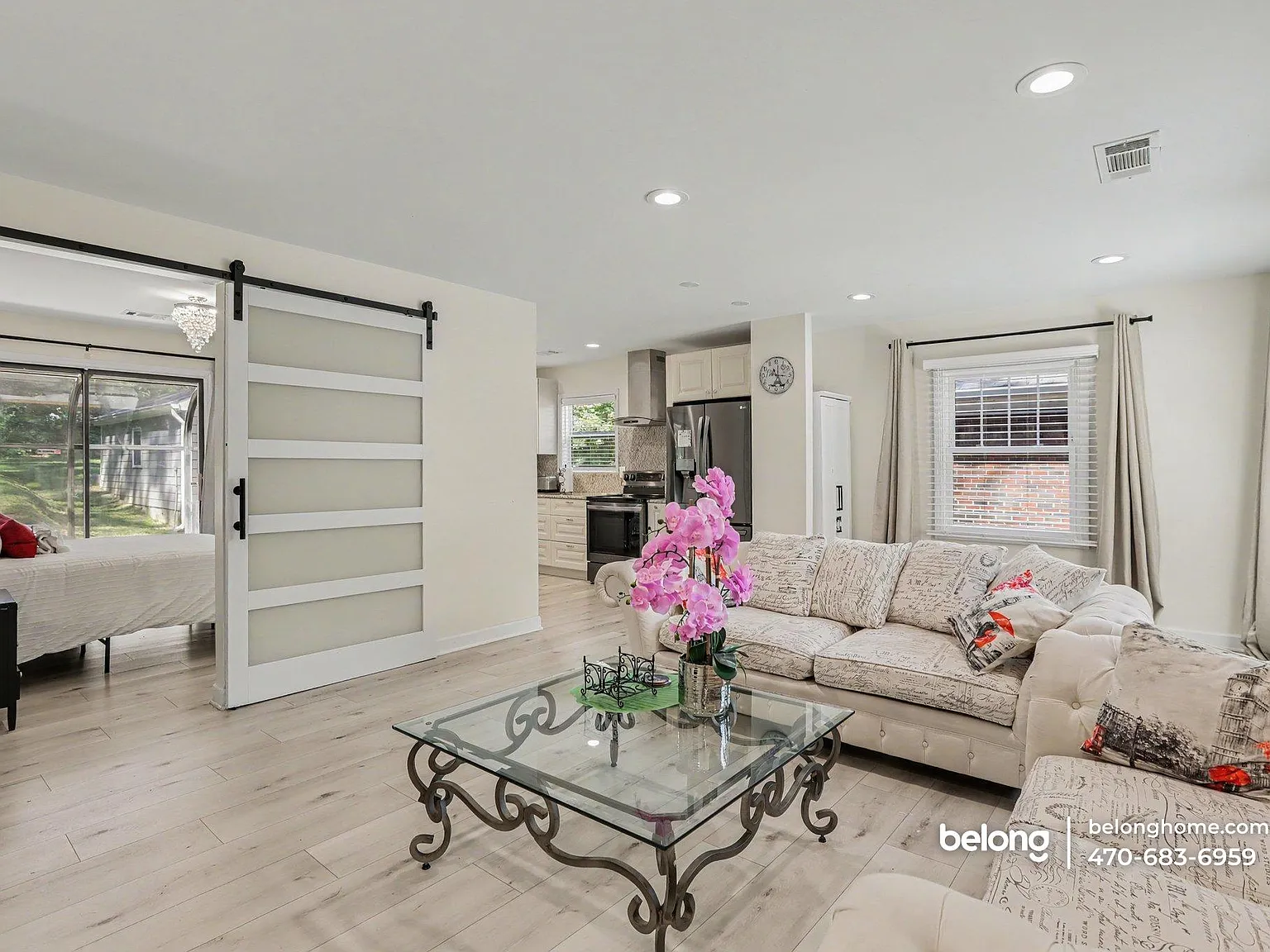 3 bed, 1.5 bath, 1250 sqft, $2,245 — Photo 3