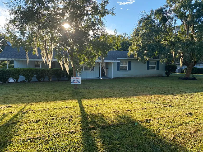 1401 E Crooked Lake Dr — Photo 1
