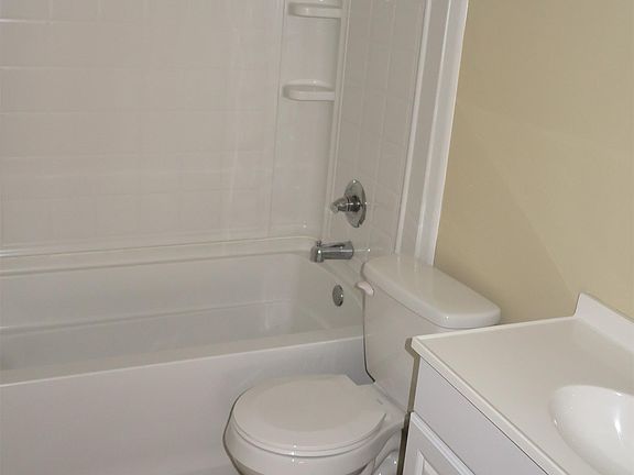 5th image of 316 W 5th St APT 3