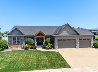 5511 Willmeyer Dr, Bettendorf, IA 52722